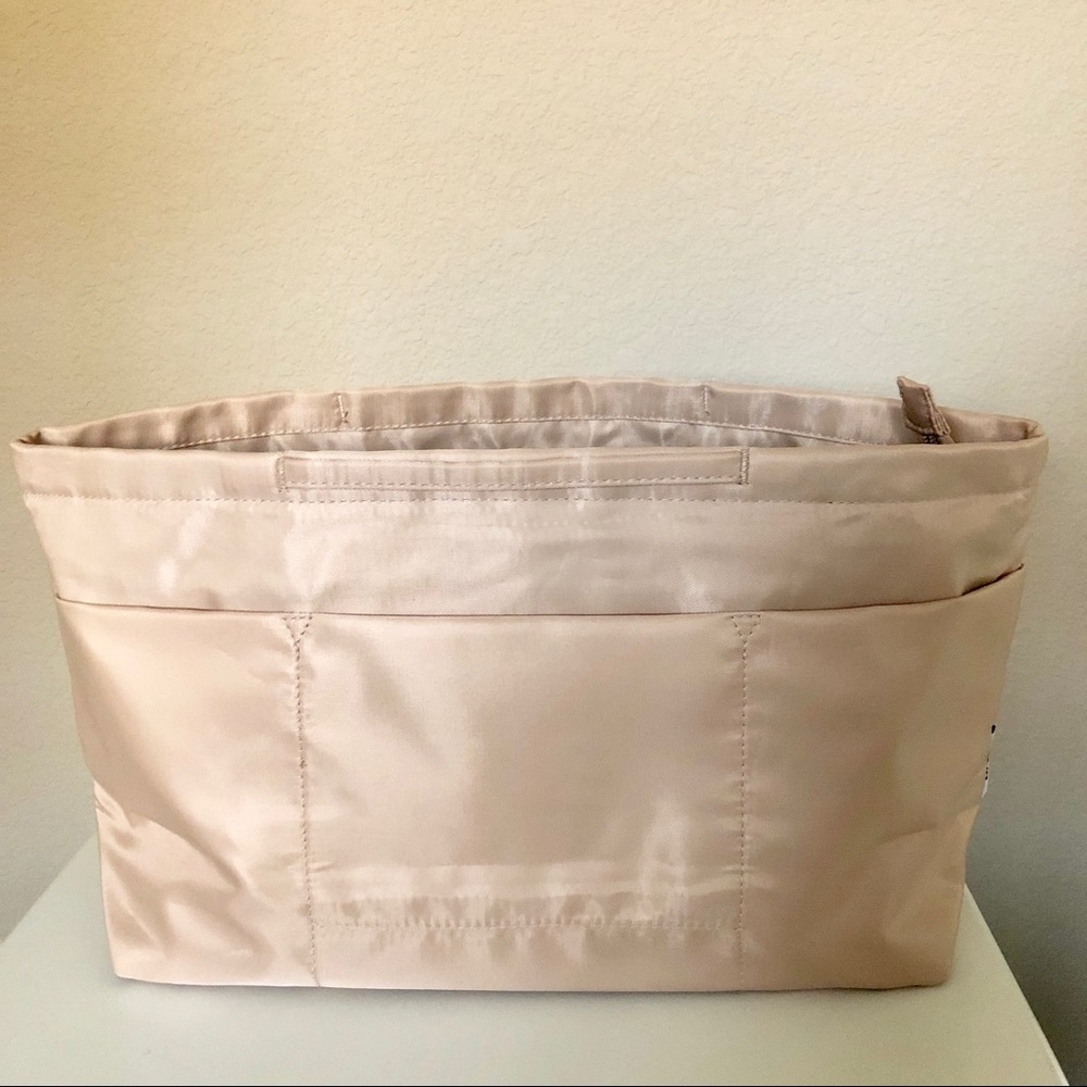 Bag organizer in beige